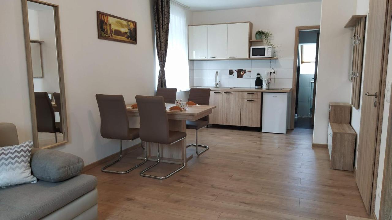 Dalia Apartman Тихани Екстериор снимка