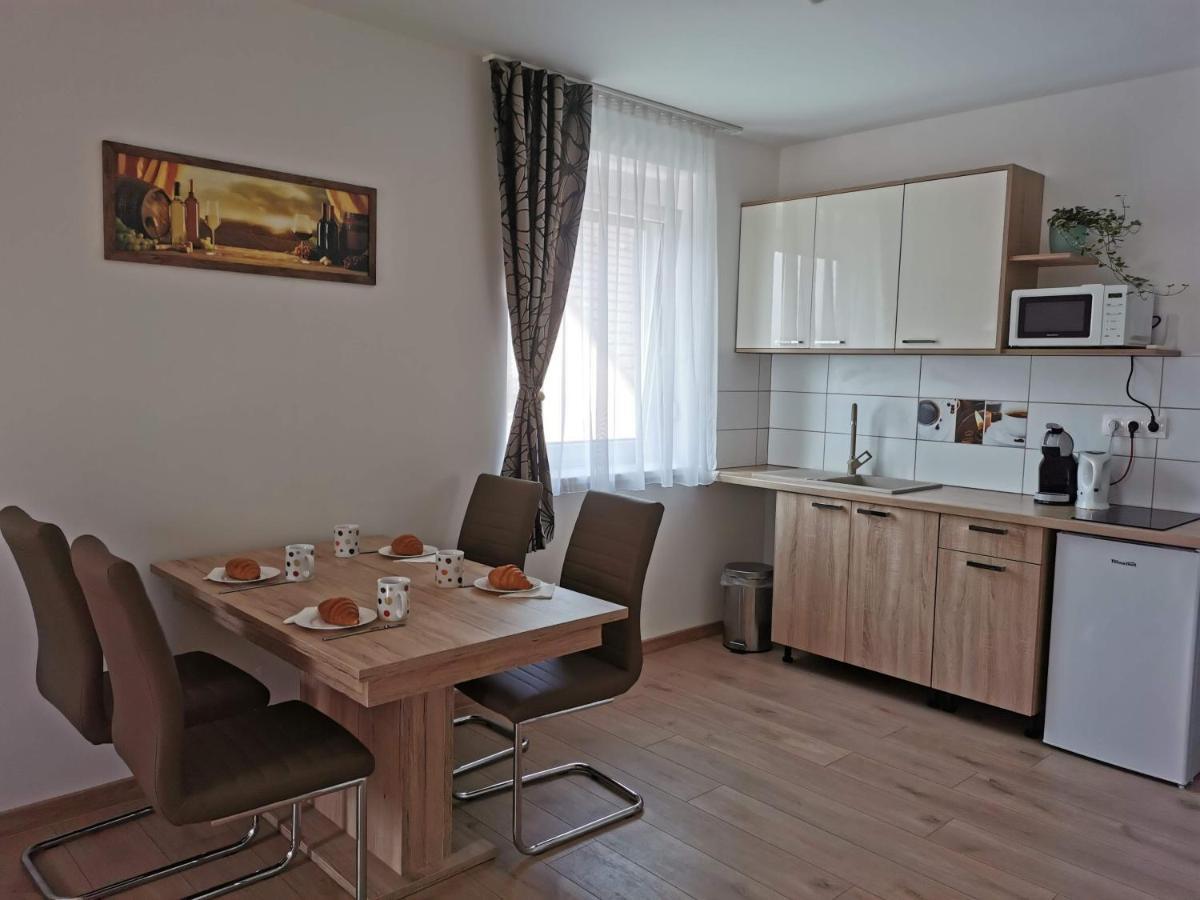 Dalia Apartman Тихани Екстериор снимка